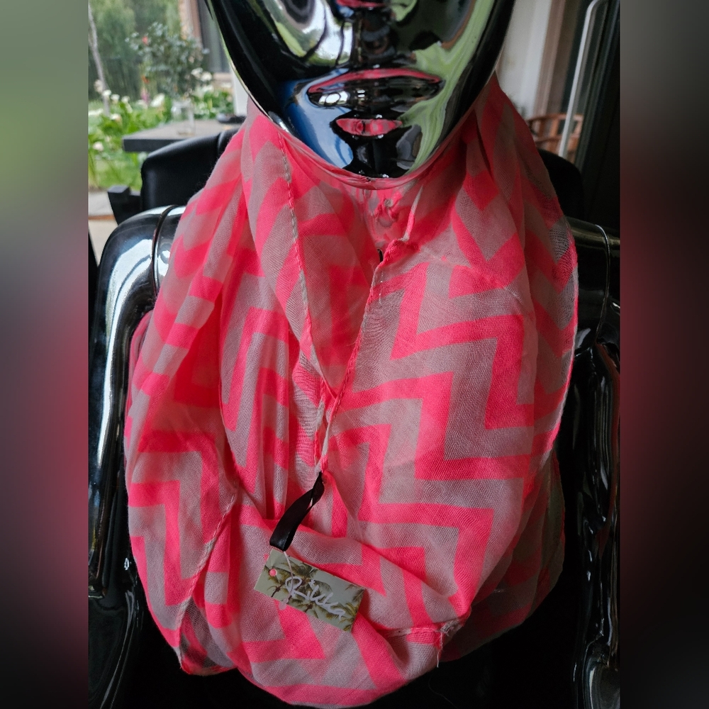 RIKKA Neon Pink Infinity Scarf New With Tags, In A Zig Zag Pattern